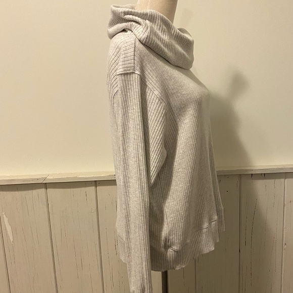 NWT Velvet by Graham and Spencer Medium Gray Cowl Neck Ribbed Sweater - Picture 10 of 14